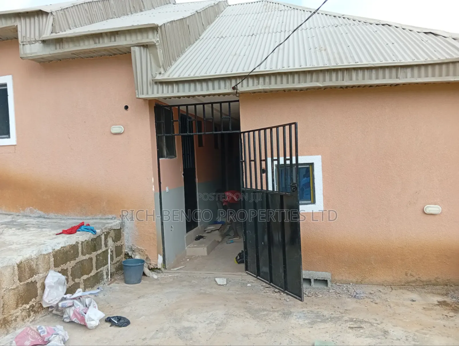 Studio Apartment in Obasanjo Road, Dutse-Alhaji for rent