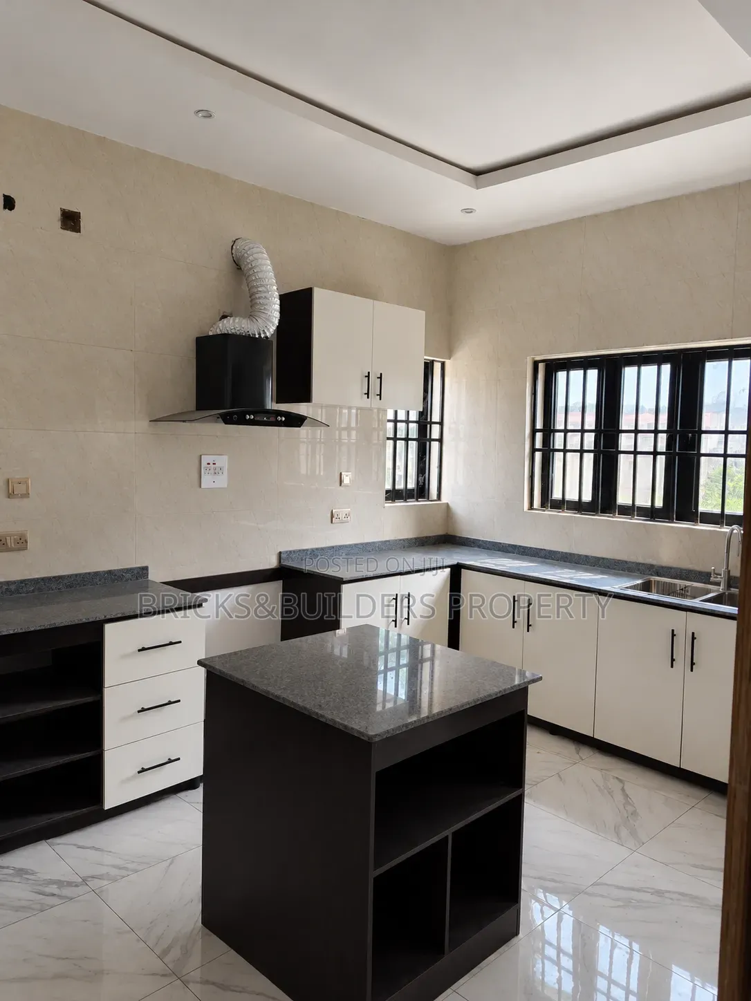 5bdrm Duplex in Guzape District for sale