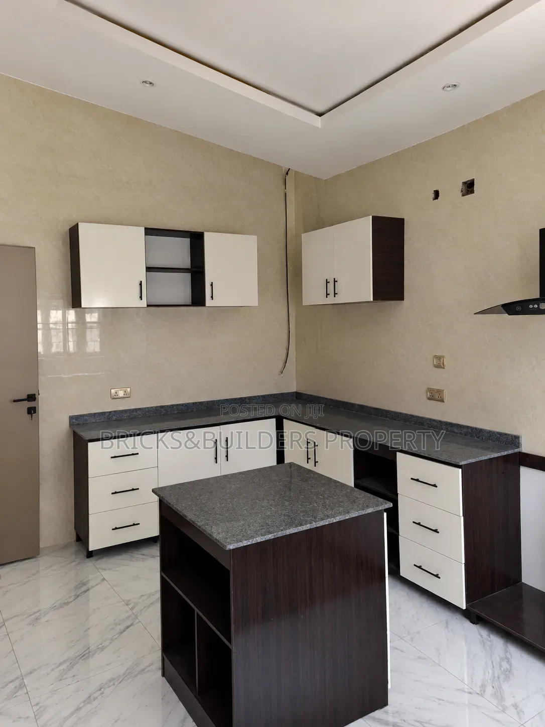 5bdrm Duplex in Guzape District for sale