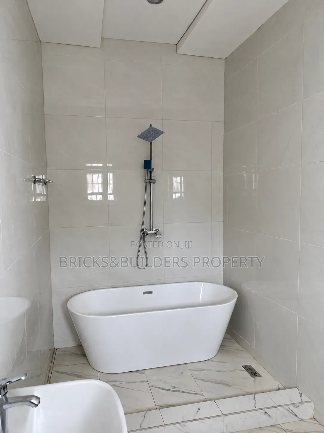 5bdrm Duplex in Guzape District for sale