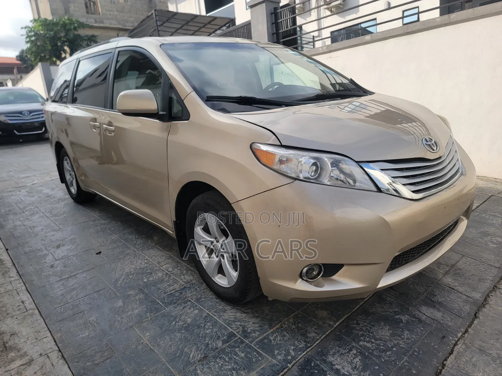 Toyota Sienna LE 7 Passenger Mobility 2011 Gold