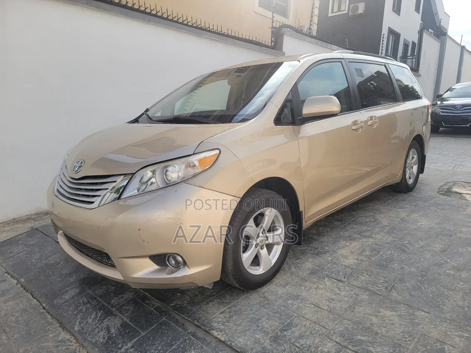 Toyota Sienna LE 7 Passenger Mobility 2011 Gold