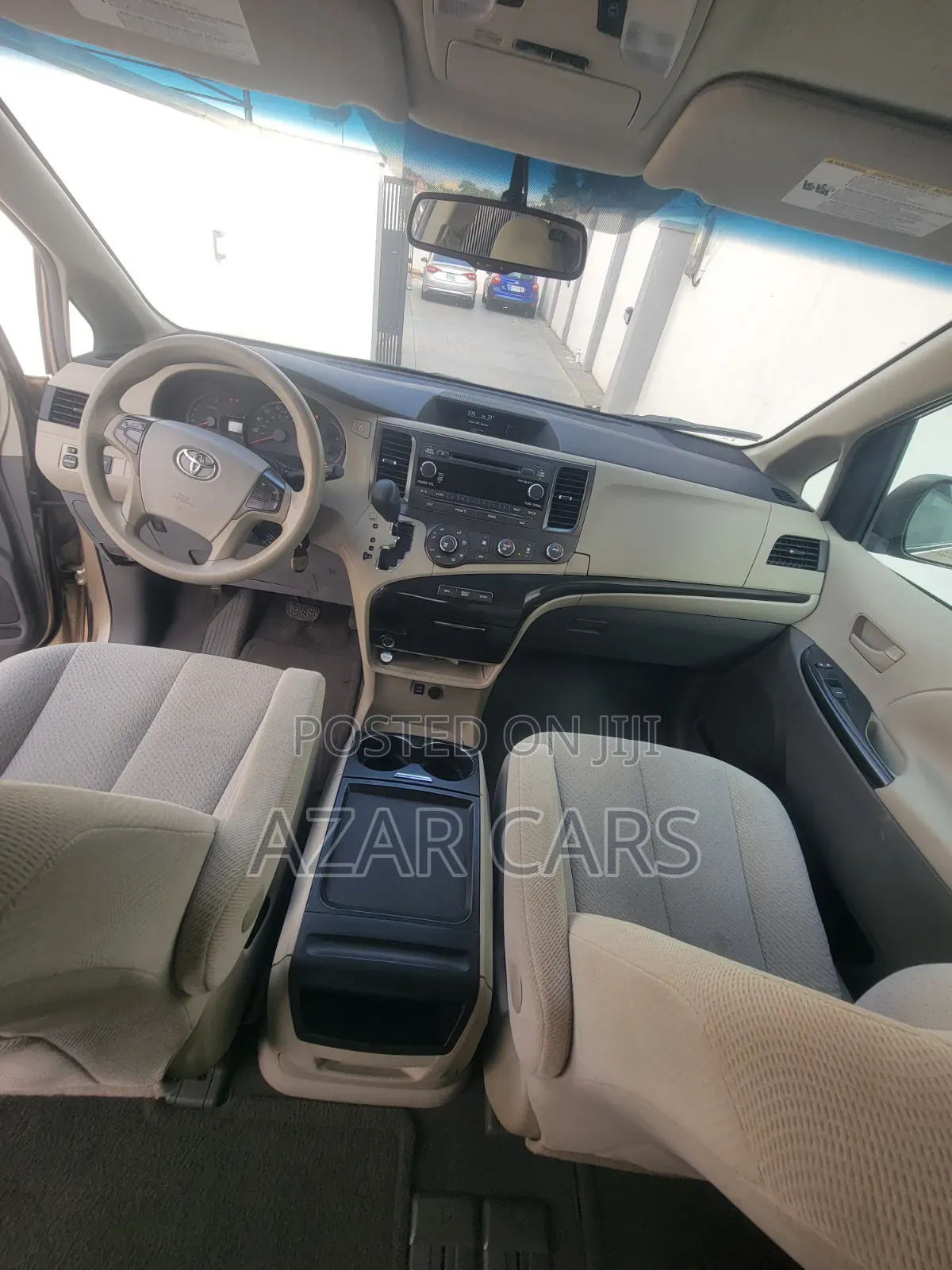 Toyota Sienna LE 7 Passenger Mobility 2011 Gold