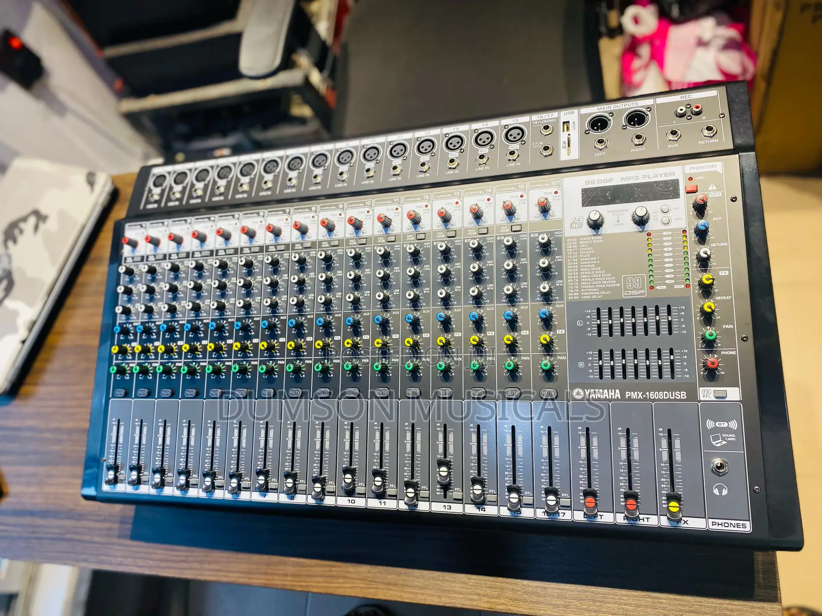 Yamaha 16 Channel Mixer With Effect, Eq, USB and Phantom Power