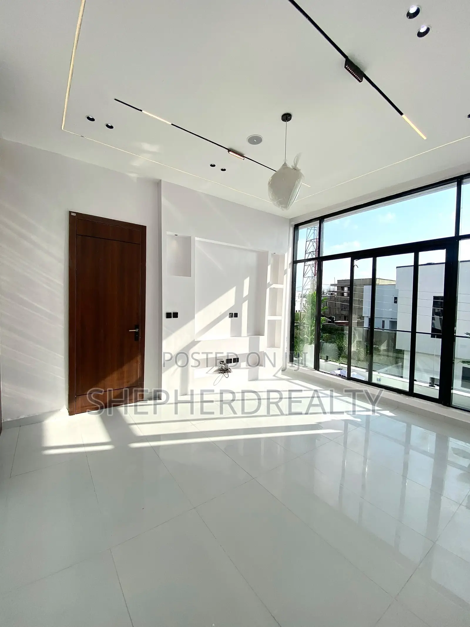 4bdrm Duplex in Ikota for sale