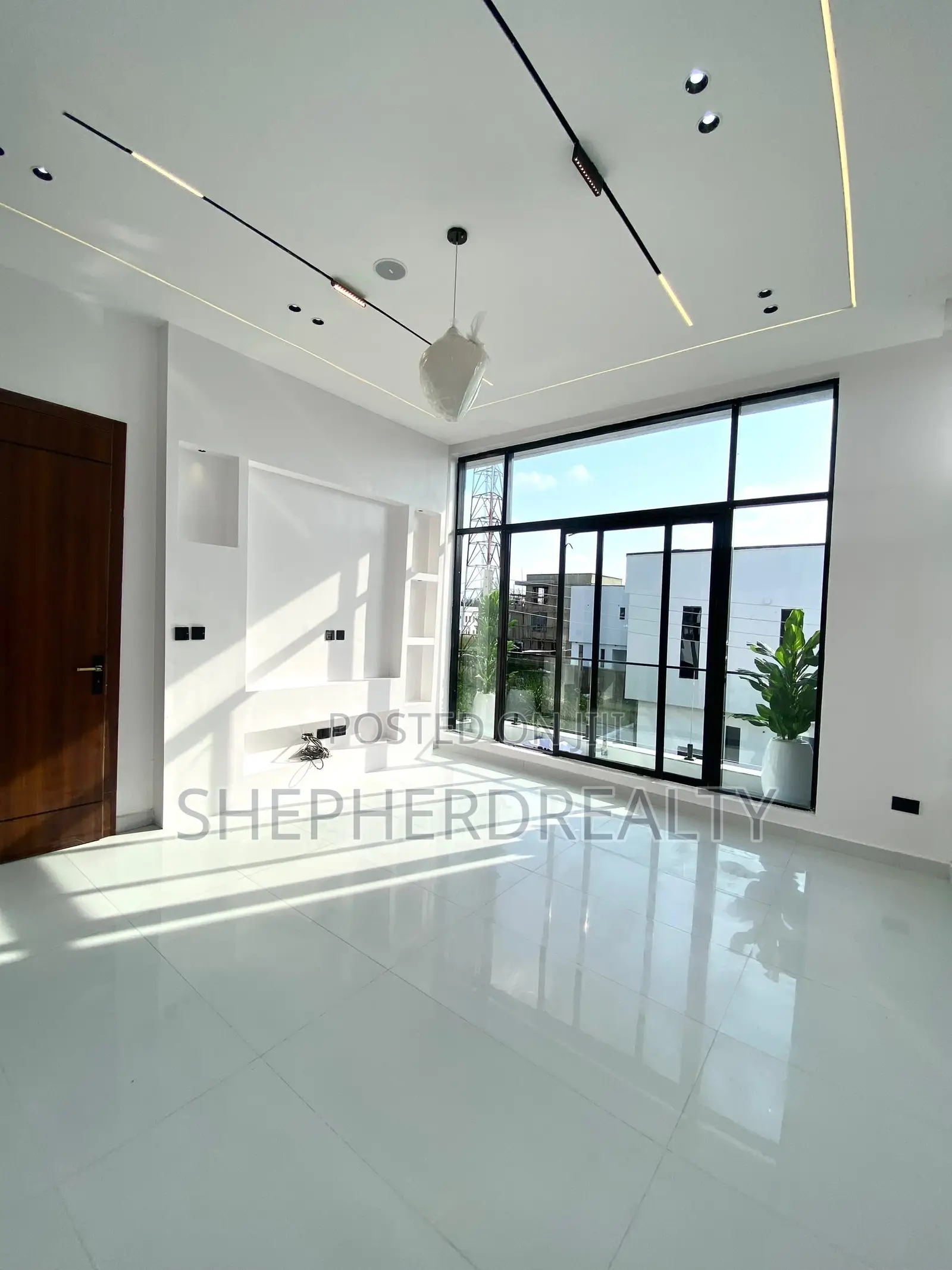 4bdrm Duplex in Ikota for sale