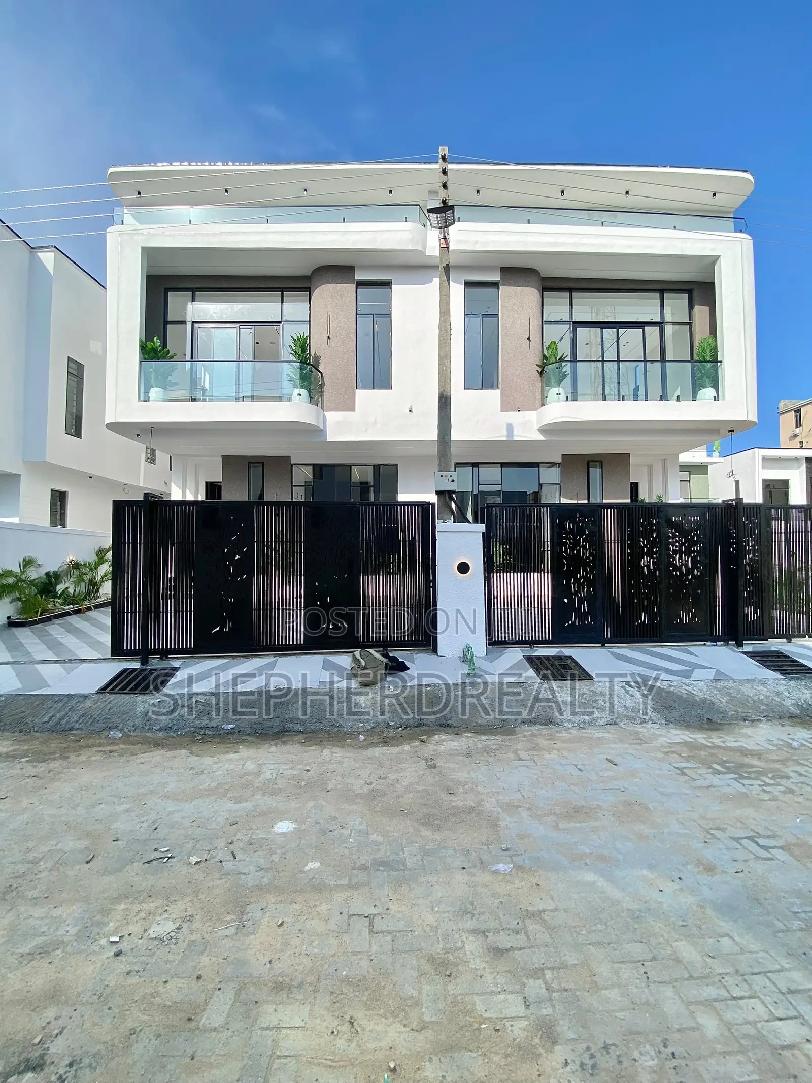 4bdrm Duplex in Ikota for sale