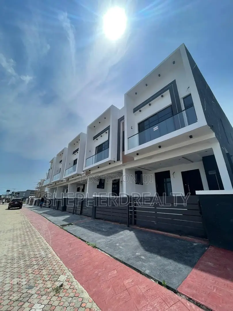 3bdrm Townhouse/Terrace in Ikota for sale
