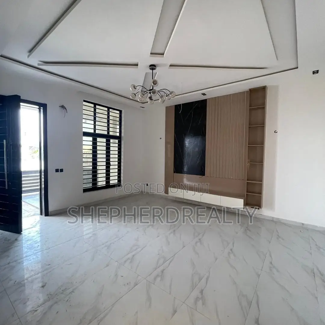3bdrm Townhouse/Terrace in Ikota for sale