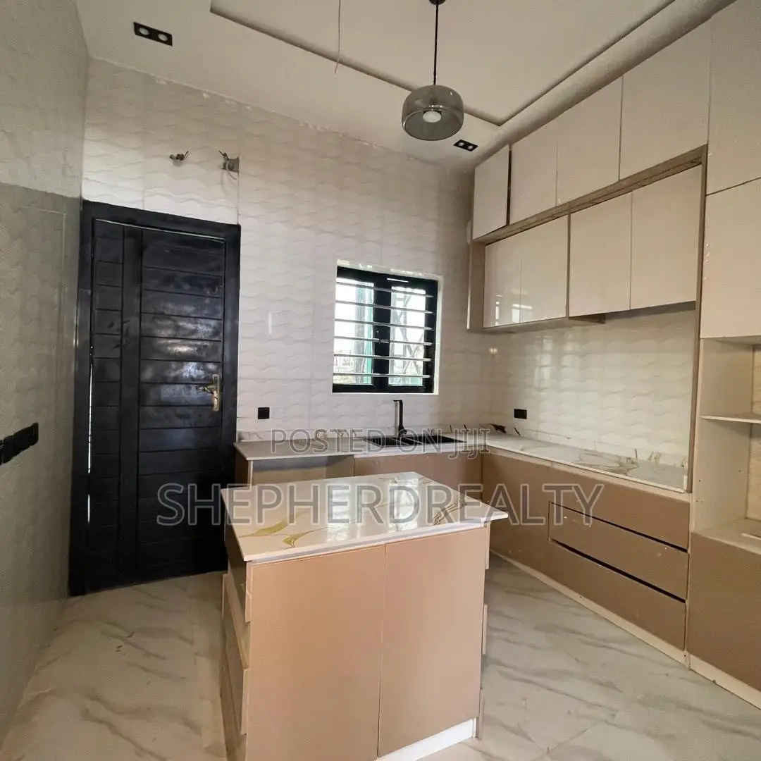 3bdrm Townhouse/Terrace in Ikota for sale