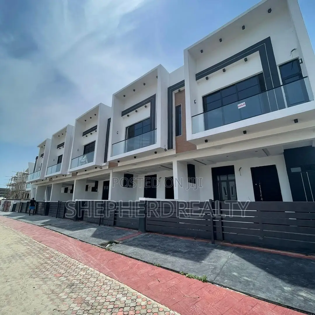 3bdrm Townhouse/Terrace in Ikota for sale