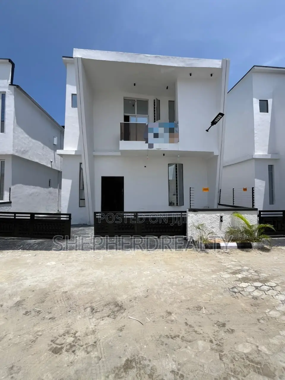 4bdrm Duplex in Ikota for sale