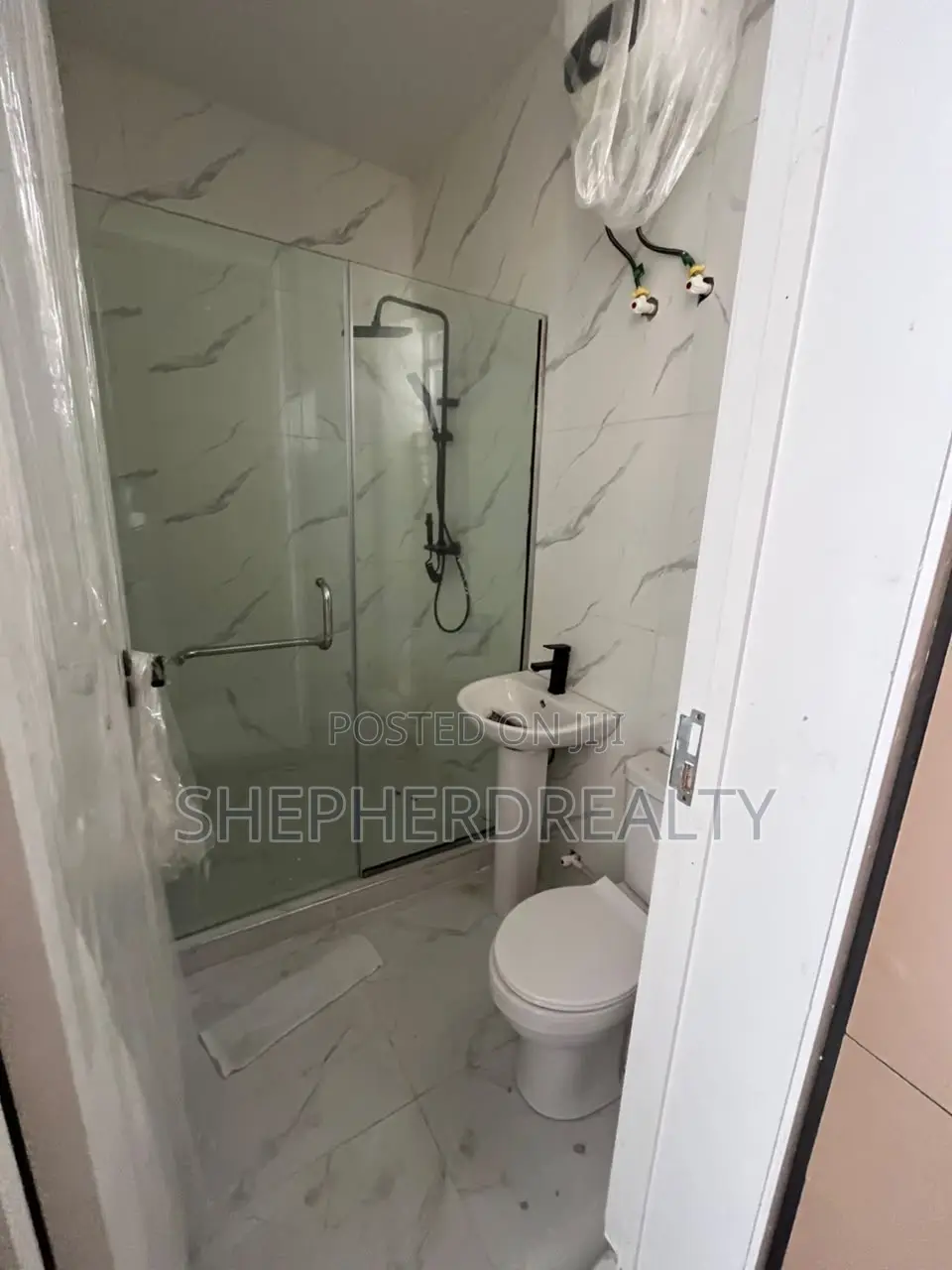 4bdrm Duplex in Ikota for sale