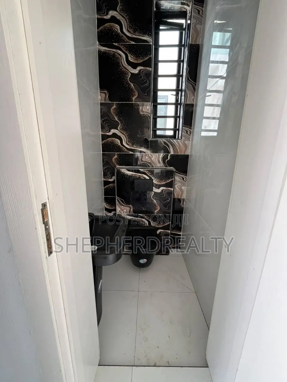 4bdrm Duplex in Ikota for sale