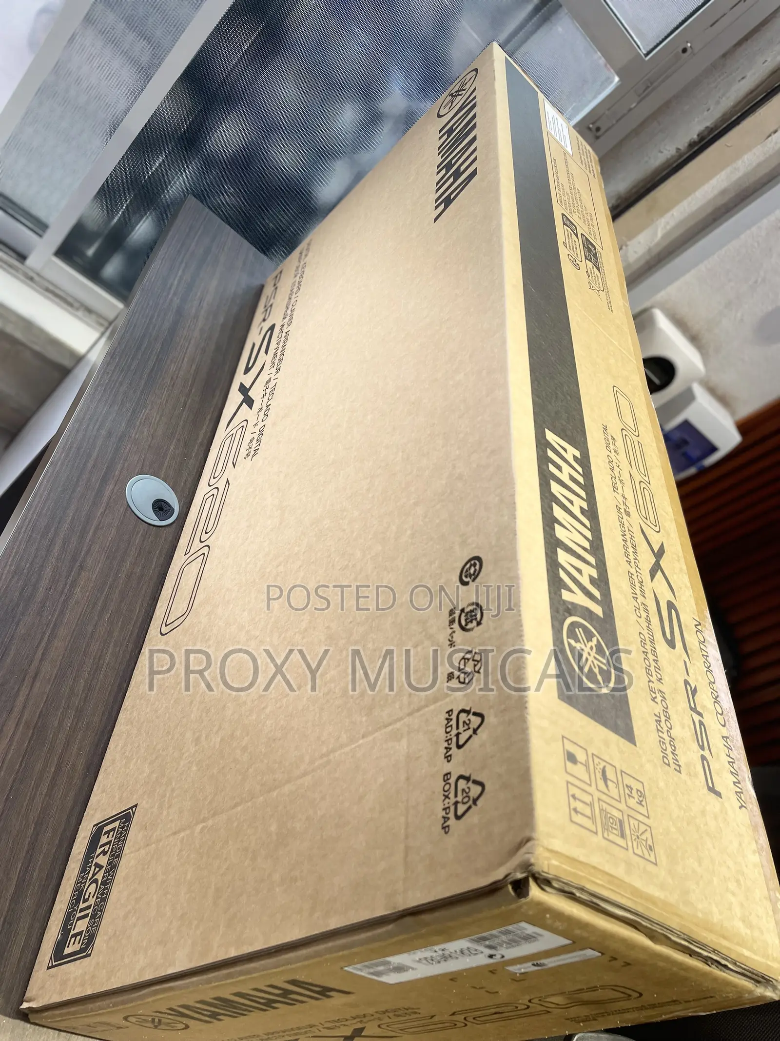 Original Yamaha PSR-Sx620 61-Key Professional Arranger Workstation