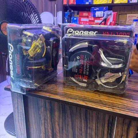 HDJ-1000 Studio Headphones