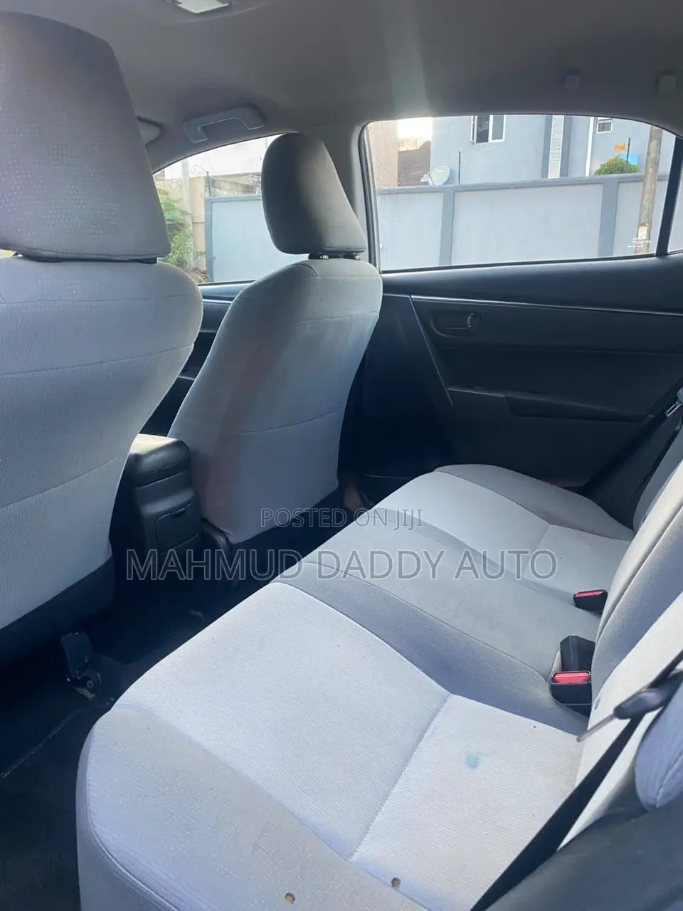 Toyota Corolla LE 4dr Sedan (1.8L 4cyl CVT) 2015 Silver
