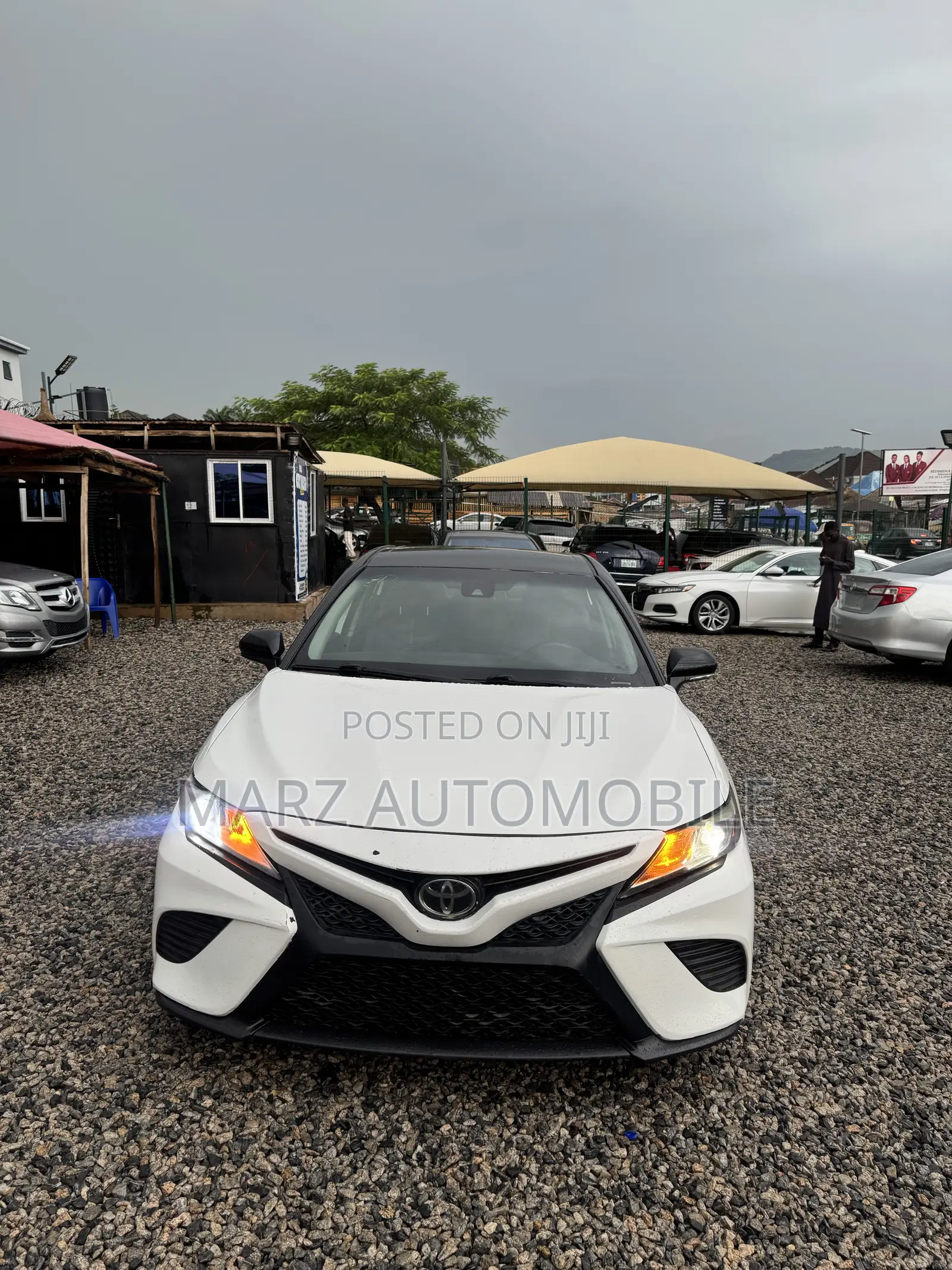 Toyota Camry SE (2.5L 4cyl 8A) 2019 White
