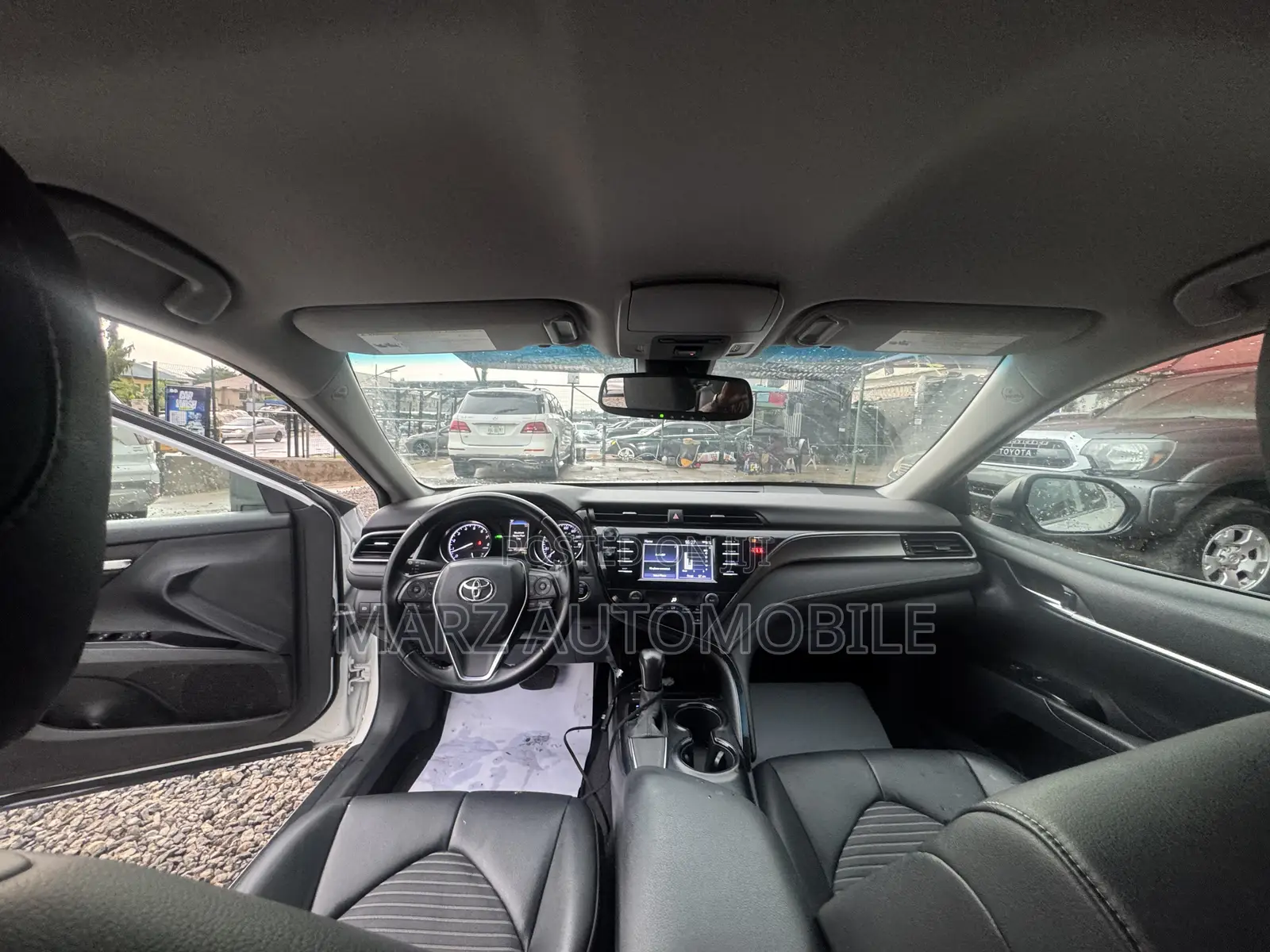 Toyota Camry SE (2.5L 4cyl 8A) 2019 White