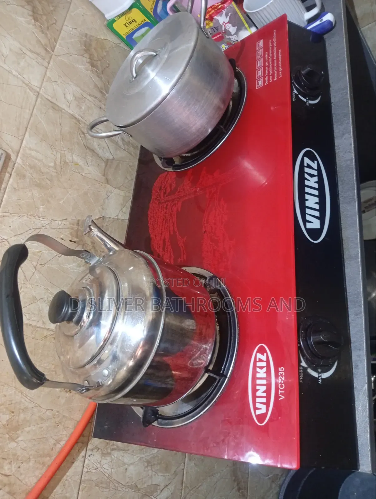 Viniki VTC 235 Double Burner Gas Cooker Red and Black