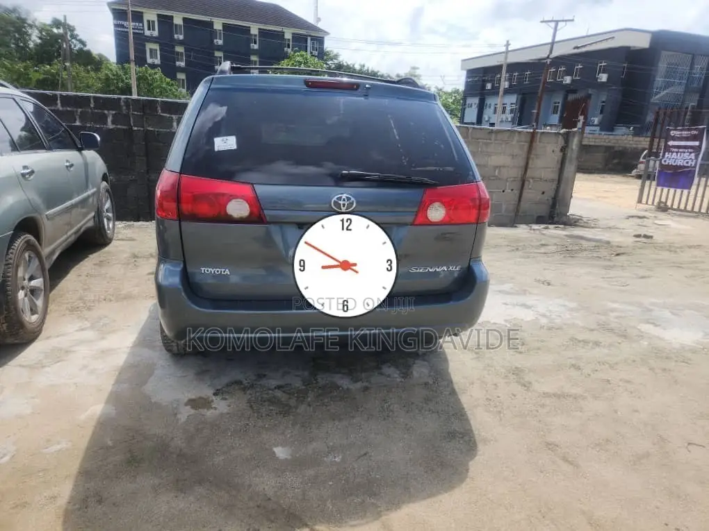 Toyota Sienna XLE AWD 2006 Gray