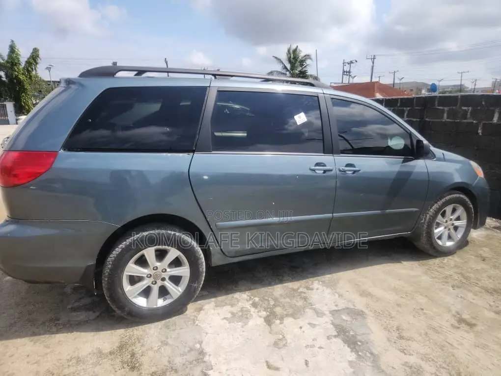 Toyota Sienna XLE AWD 2006 Gray