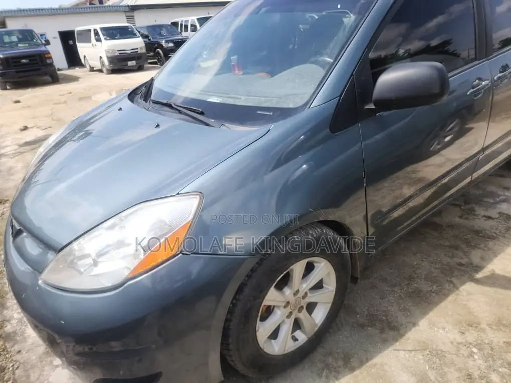 Toyota Sienna XLE AWD 2006 Gray