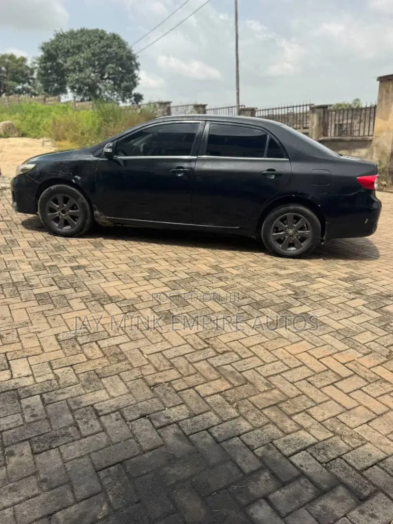 Toyota Corolla 2012 Black