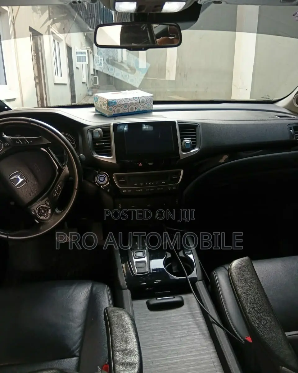 Honda Pilot Touring 4dr SUV (3.5L 6cyl 9A) 2016 Black