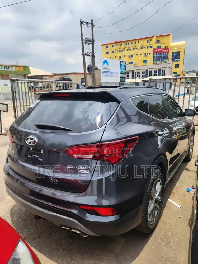 Hyundai Santa Fe 2018 Gray