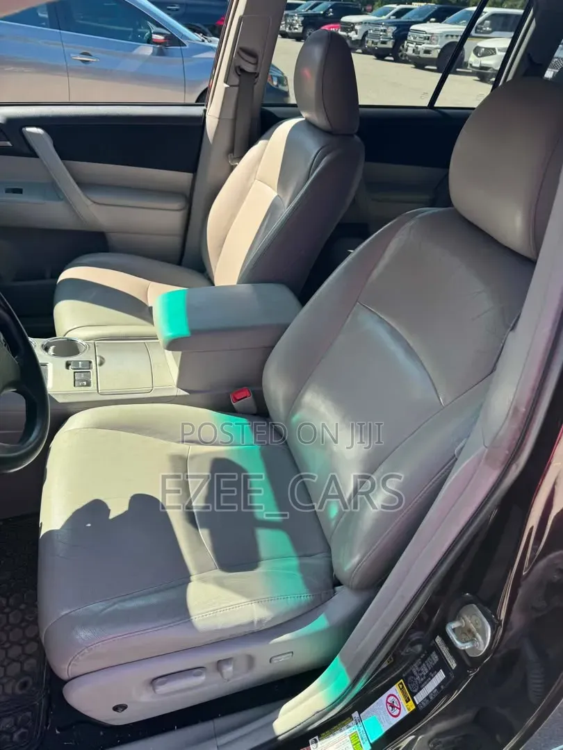 Toyota Highlander 3.5L 4WD 2013 Burgundy