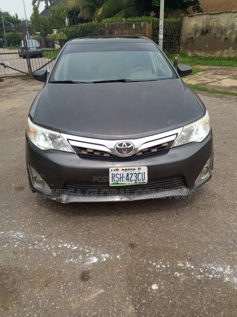Toyota Camry XLE 4dr Sedan (2.5L 4cyl 6A) 2013 Gray