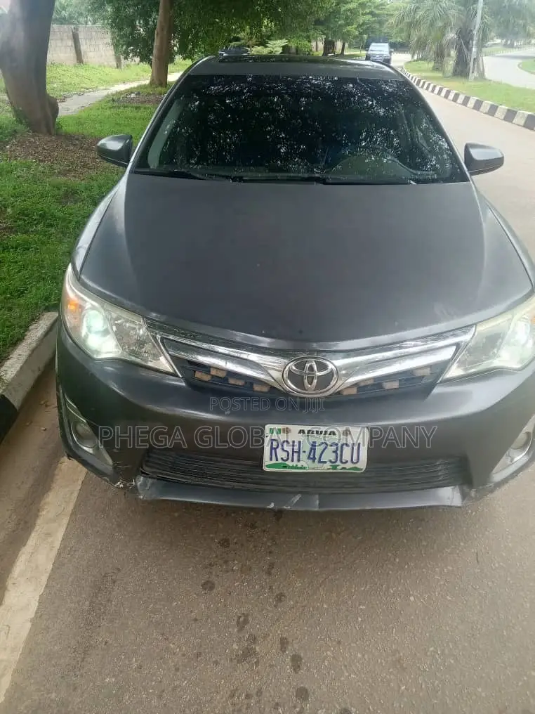 Toyota Camry XLE 4dr Sedan (2.5L 4cyl 6A) 2013 Gray