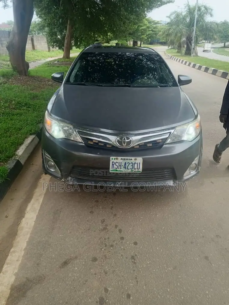 Toyota Camry XLE 4dr Sedan (2.5L 4cyl 6A) 2013 Gray