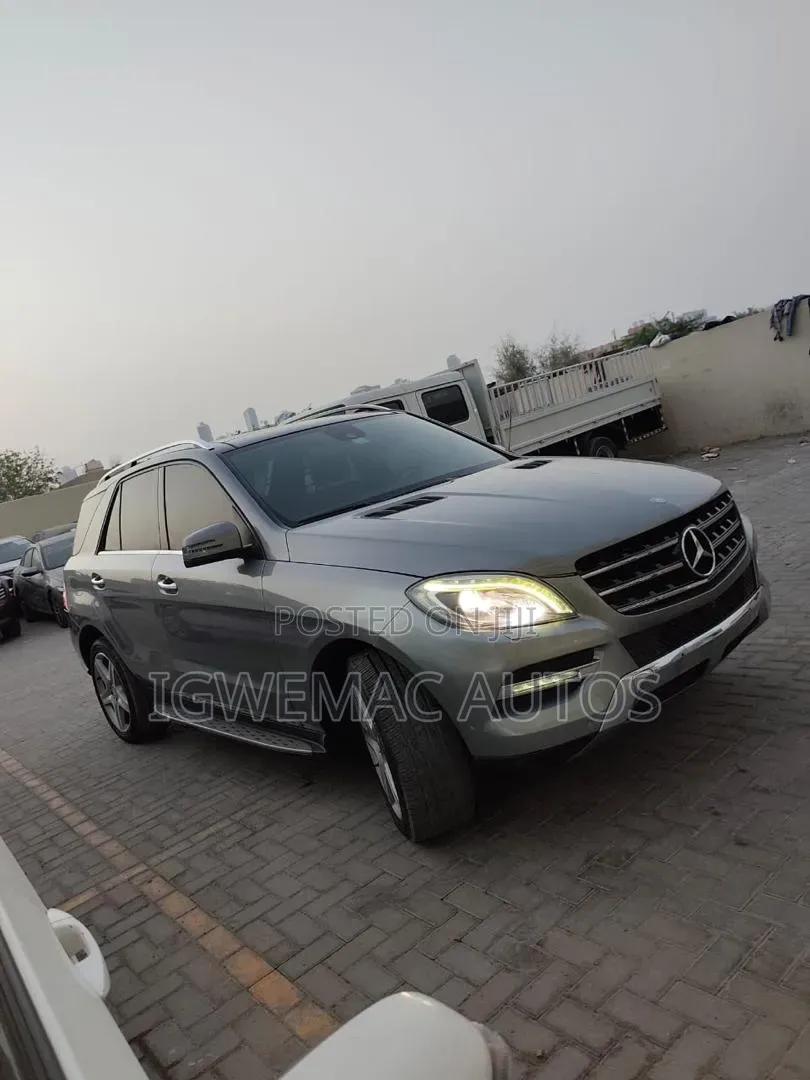 Mercedes-Benz M Class ML350 4MATIC 4dr SUV AWD (3.5L 6cyl 7A) 2014 Gray