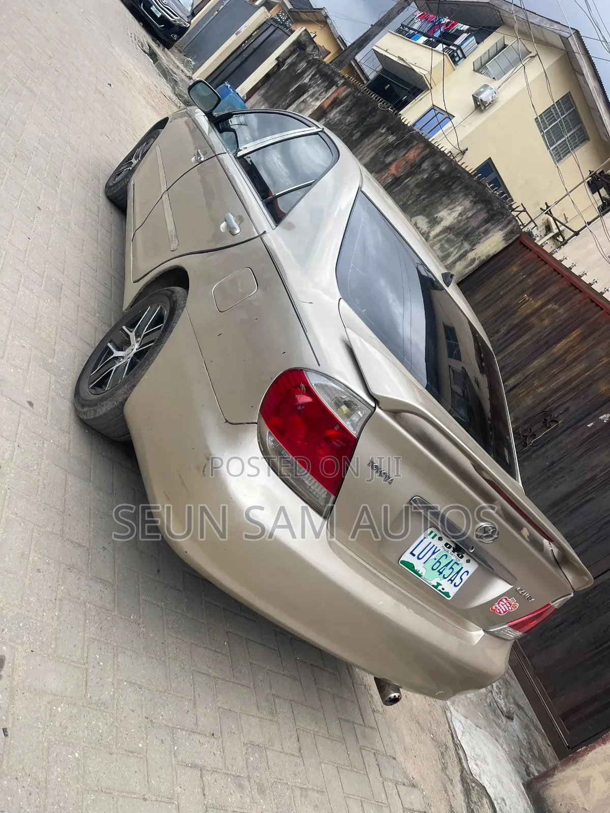 Toyota Camry 2005 Gold