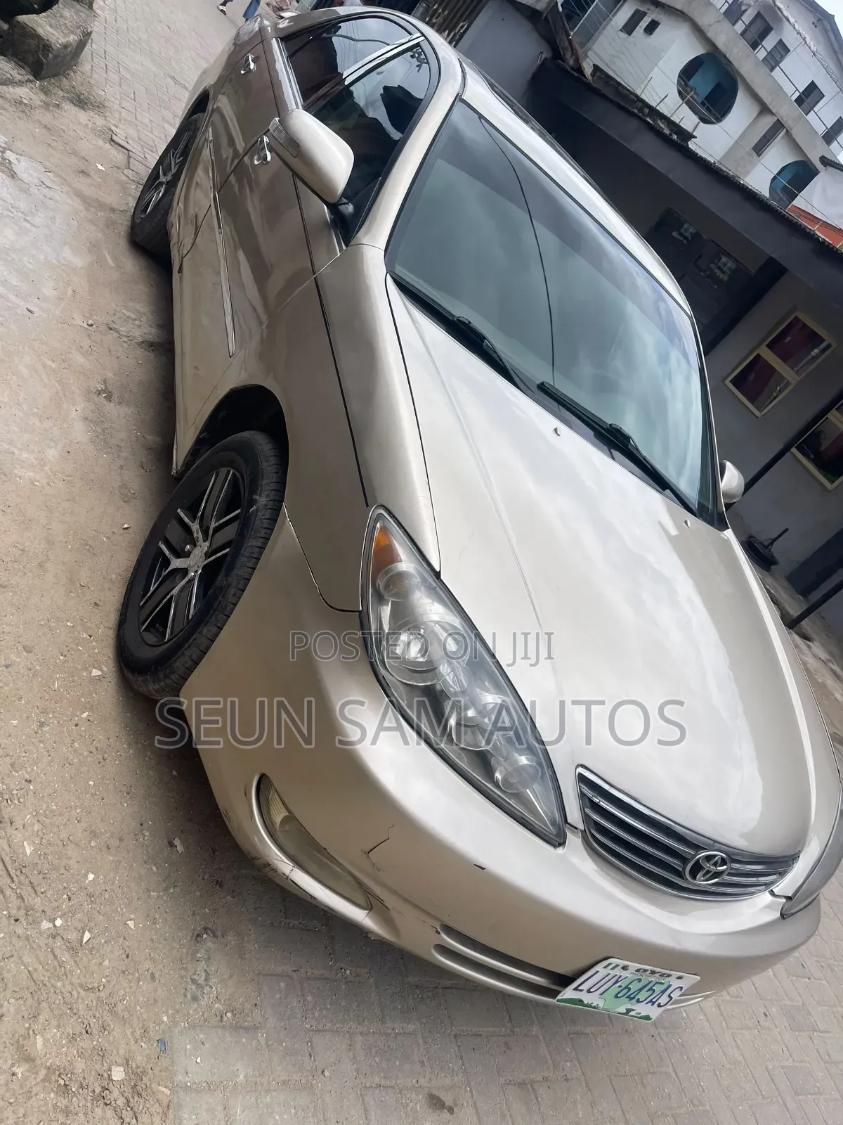 Toyota Camry 2005 Gold