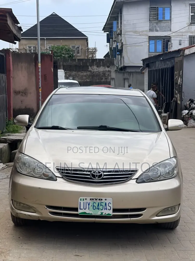 Toyota Camry 2005 Gold