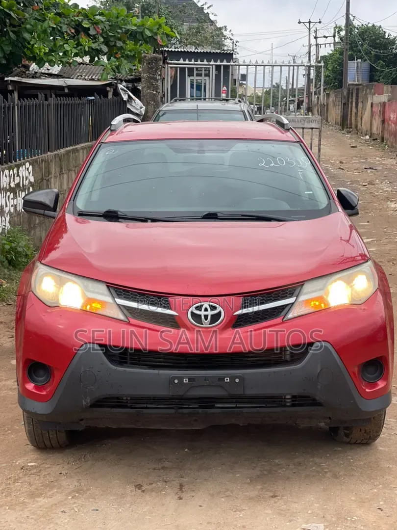 Toyota RAV4 LE 4dr SUV (2.5L 4cyl 6A) 2015 Red