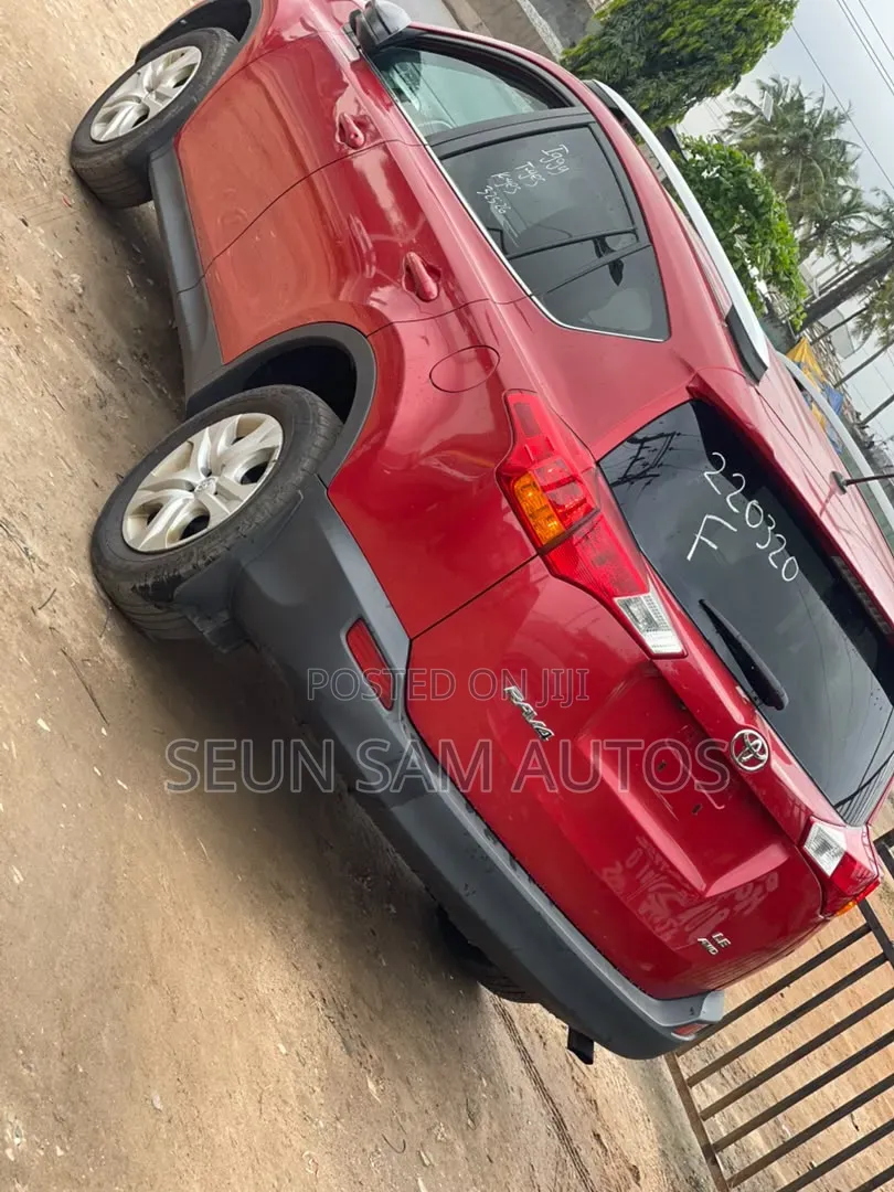 Toyota RAV4 LE 4dr SUV (2.5L 4cyl 6A) 2015 Red