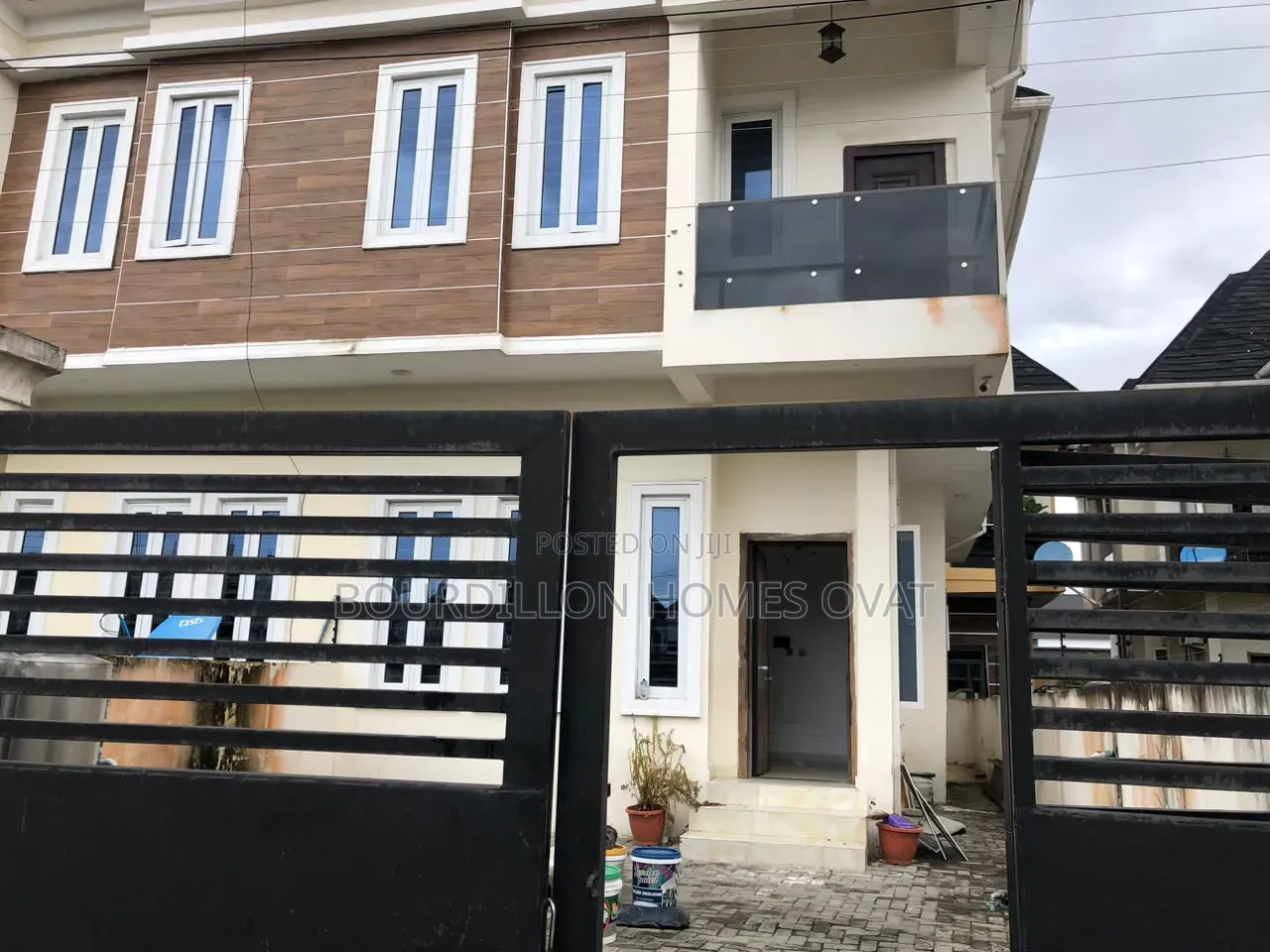 4bdrm Duplex in Harris Drive By Vgc for rent