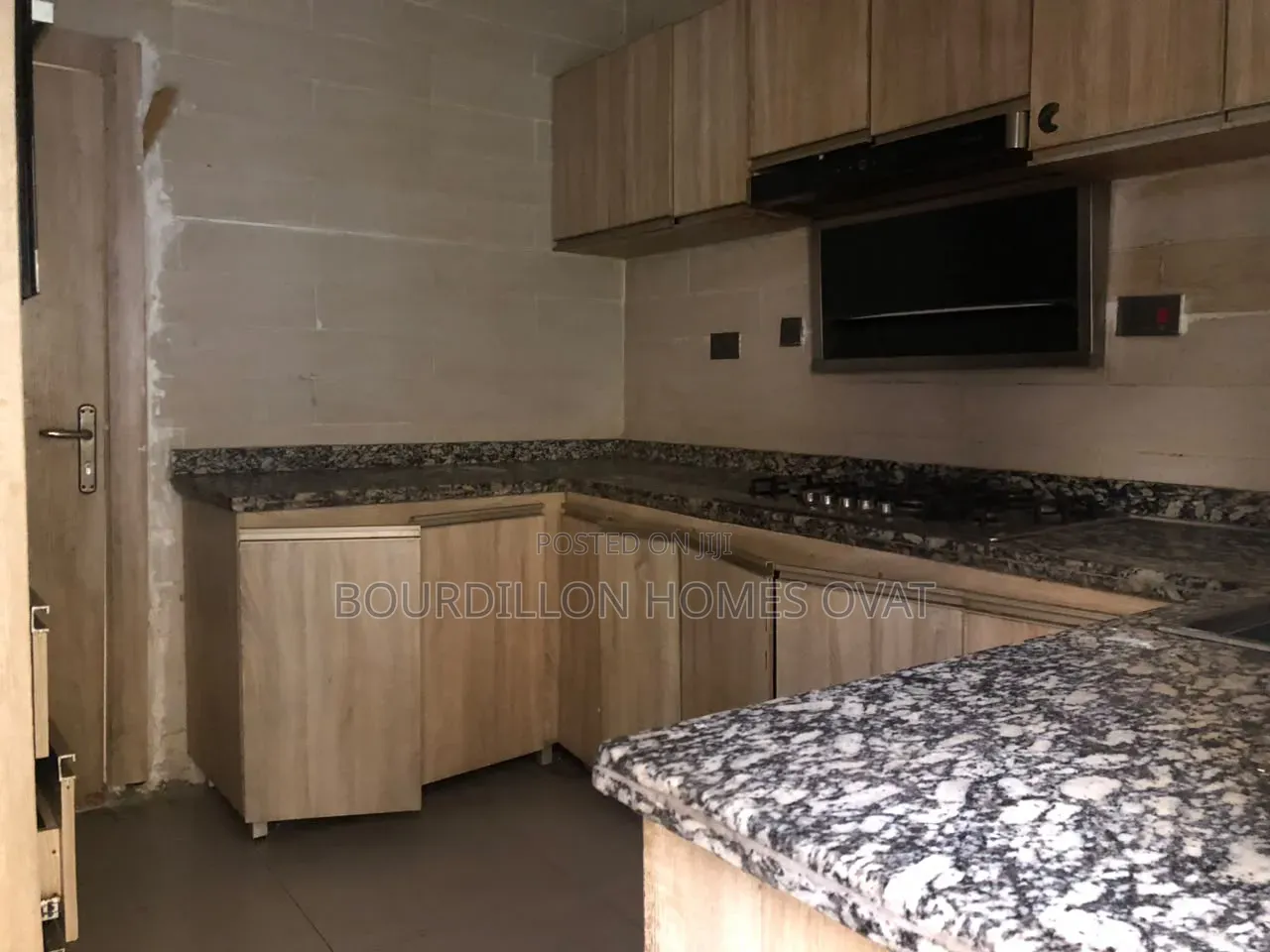 4bdrm Duplex in Harris Drive By Vgc for rent