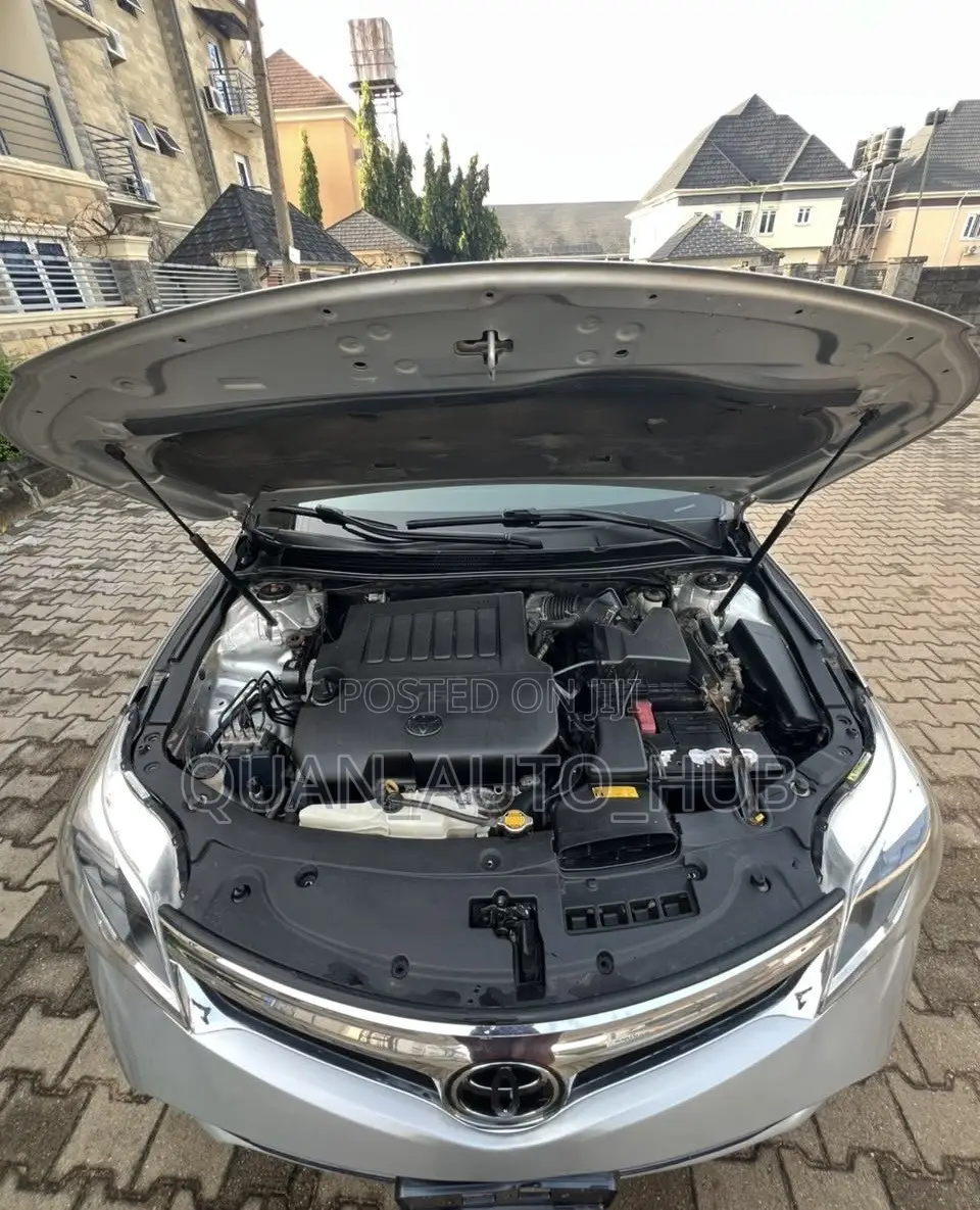 Toyota Avalon Limited 4dr Sedan (3.5L 6cyl 6A) 2014 Silver