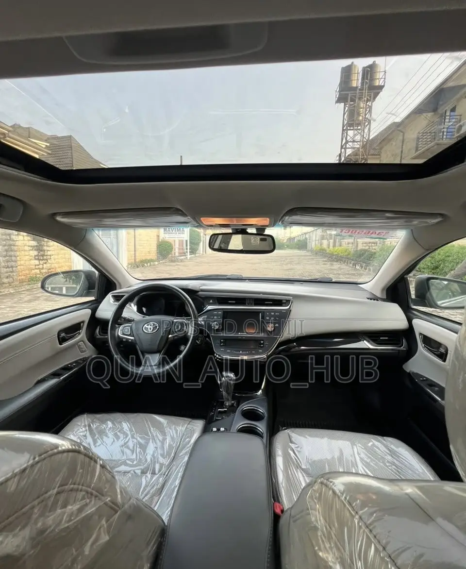 Toyota Avalon Limited 4dr Sedan (3.5L 6cyl 6A) 2014 Silver