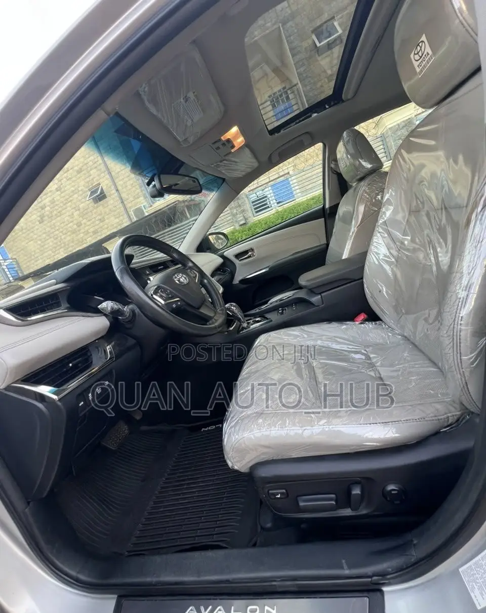 Toyota Avalon Limited 4dr Sedan (3.5L 6cyl 6A) 2014 Silver