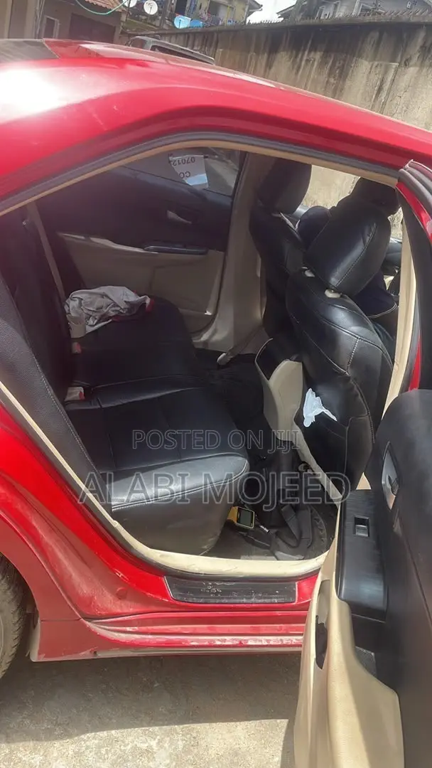 Toyota Camry LE 4dr Sedan (2.5L 4cyl 6A) 2014 Red