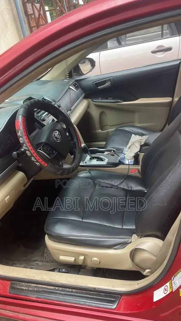 Toyota Camry LE 4dr Sedan (2.5L 4cyl 6A) 2014 Red