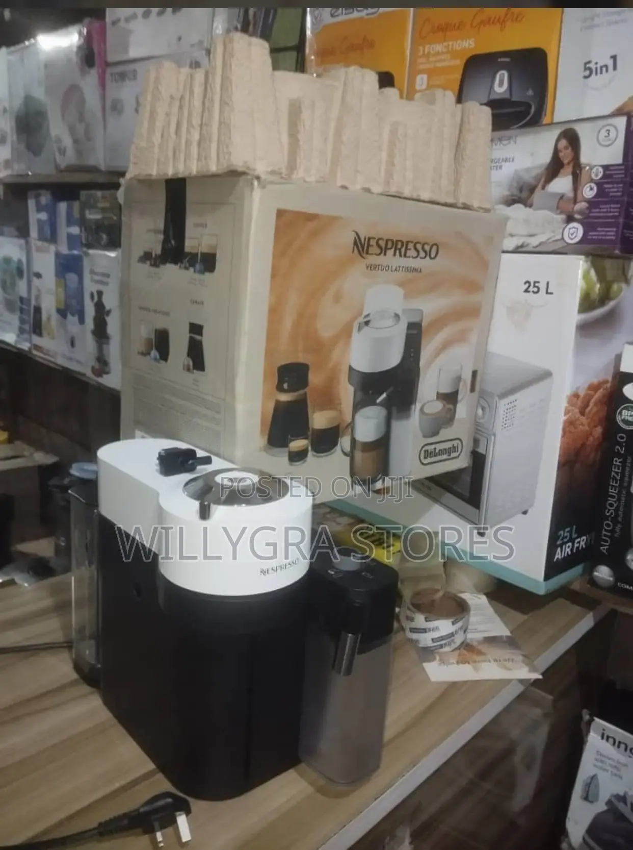 Nespresso Vertuo Lattissima by De'longhi