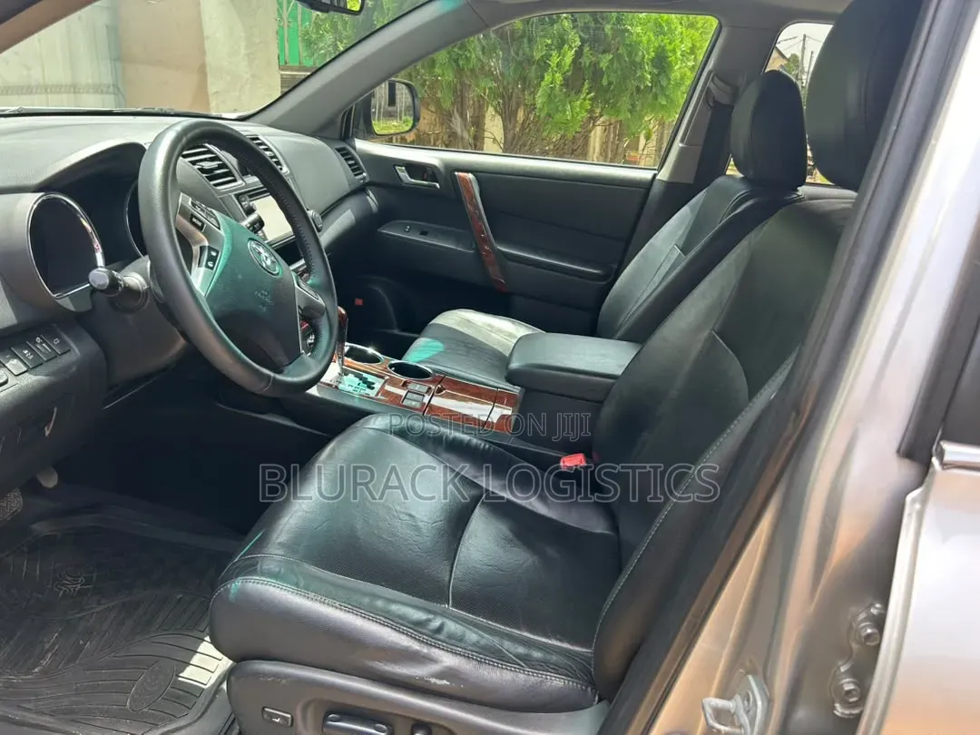 Toyota Highlander 3.5L 4WD 2013 Silver