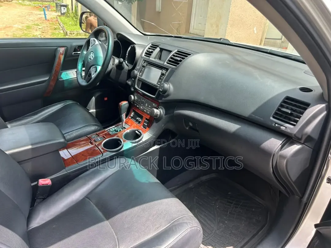 Toyota Highlander 3.5L 4WD 2013 Silver